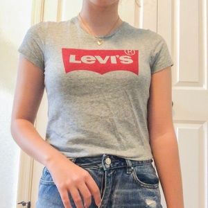 Levi’s gray logo t-shirt